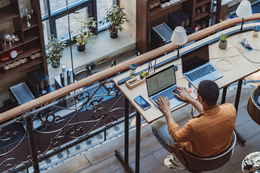 Pourquoi passer par une société de placement peut booster votre carrière freelance ?