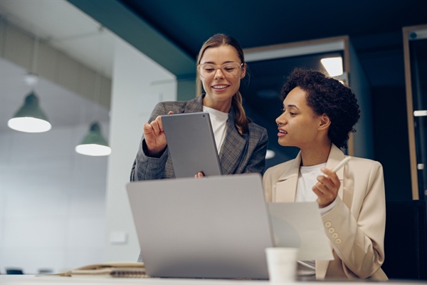 Comment briefer un freelance : la checklist pour garantir le succès de votre mission
