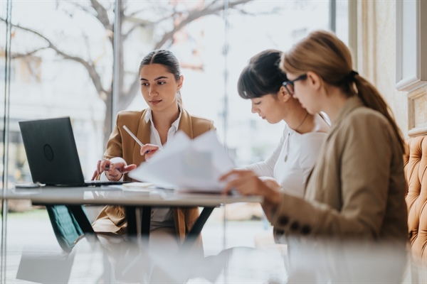 Quitter le secteur marchand pour rejoindre l’ESS : une conversion professionnelle… ou un changement de logiciel ?